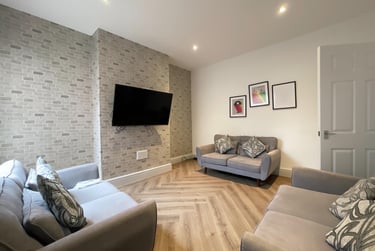 6 bed house, York Road, City Centre, Loughborough, LE113DA - Image 1