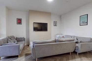1 bed house, 1+ Rooms in 9 Bed Property, Hyde Park, Leeds, LS61AP - Image 2