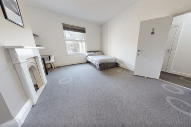 1 bed house, 1+ Rooms in 9 Bed Property, Hyde Park, Leeds, LS61AP - Image 9
