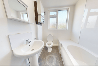 1 bed house, 1+ Rooms in 9 Bed Property, Hyde Park, Leeds, LS61AP - Image 11