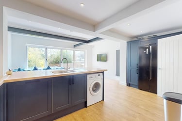 6 bed house, Langdale Avenue, Shelthorpe, Loughborough, LE113RP - Image 2