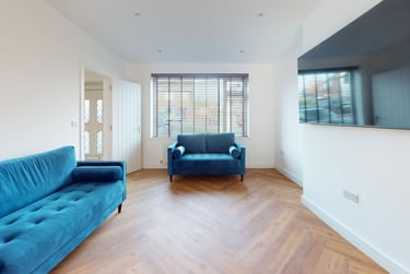 6 bed house, Derwent Drive, City Centre, Loughborough, LE113RJ - Image 2