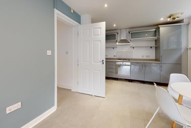 2 bed house, St Anns Court, Kirkstall, Leeds, LS53LF - Image 5