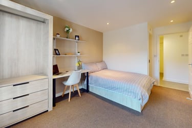 2 bed house, St Ann's Court, Kirkstall, Leeds, LS53LF - Image 1