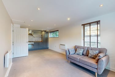 2 bed house, St Ann's Court, Kirkstall, Leeds, LS53LF - Image 14