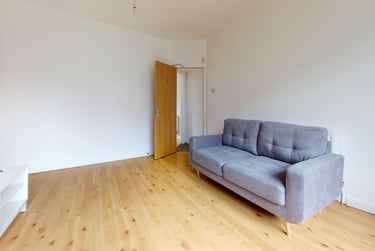 2 bed house, Village Avenue, Burley, Leeds, LS42NX - Image 7