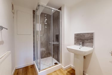 2 bed house, Village Avenue, Burley, Leeds, LS42NX - Image 9