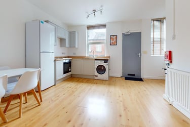 2 bed house, Village Avenue, Burley, Leeds, LS42NX - Image 14