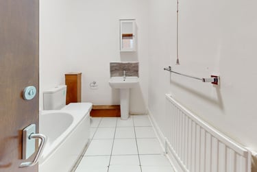 5 bed house, Hyde Park Road, Hyde Park, Leeds, LS61AH - Image 2