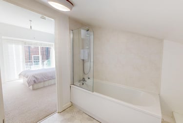 4 bed house, Yalta Court, Woodhouse, Leeds, LS29AG - Image 5