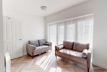 4 bed house, Yalta Court, Woodhouse, Leeds, LS29AG - Image 1