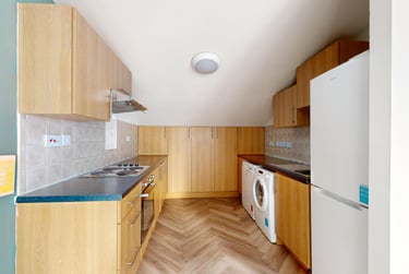 4 bed house, Yalta Court, Woodhouse, Leeds, LS29AG - Image 11