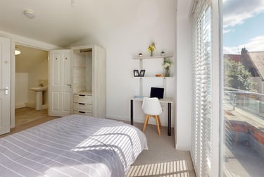 4 bed house, Yalta Court, Woodhouse, Leeds, LS29AG - Image 1