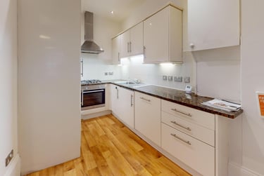 2 bed house, Buckingham House, Hyde Park, Leeds, LS61BL - Image 1