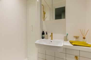 Classic Sky View Studio at The Store House, 9 Central Road, Hyde Park, Leeds, LS16BX - Image 8