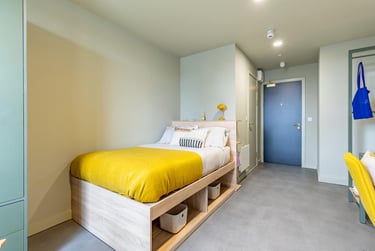 Classic Sky View Studio at The Store House, 9 Central Road, Hyde Park, Leeds, LS16BX - Image 3