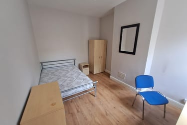 6 bed house, Grove Road, Lenton, Nottingham, NG71HJ - Image 2