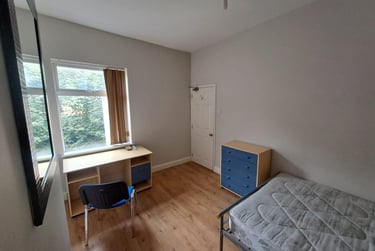 6 bed house, Grove Road, Lenton, Nottingham, NG71HJ - Image 3