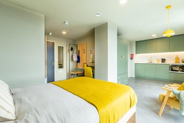 Superior Sky View Studio at The Store House, 9 Central Road, Hyde Park, Leeds, LS16BX - Image 1