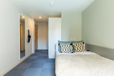 Gold Ensuite - Image 7