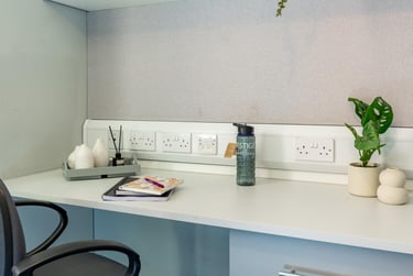 Gold Ensuite - Image 13