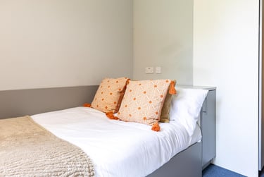 Silver Ensuite - Image 13