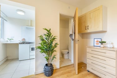 Large Studio at Brooke Hall, 17 Flodden Road, Lambeth, London, SE59LH - Image 2