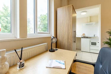 Large Studio at Brooke Hall, 17 Flodden Road, Lambeth, London, SE59LH - Image 3