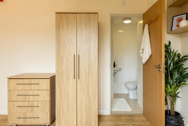 Standard Studio at Brooke Hall, 17 Flodden Road, Lambeth, London, SE59LH - Image 3