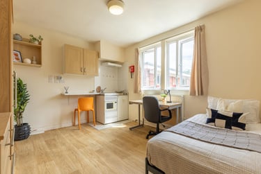 Standard Studio at Brooke Hall, 17 Flodden Road, Lambeth, London, SE59LH - Image 1