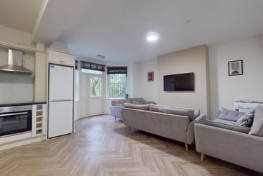 9 bed house, Moorland Avenue, Hyde Park, Leeds, LS61AP - Image 1