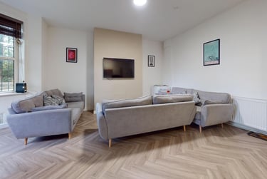 9 bed house, Moorland Avenue, Hyde Park, Leeds, LS61AP - Image 1