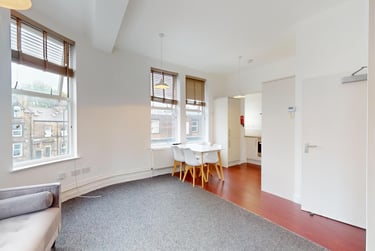 2 bed house, Regent Park Avenue, Rampart Road, Leeds, LS62AU - Image 2