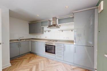 2 bed house, St Ann's Place, Kirkstall, Leeds, LS53LF - Image 4