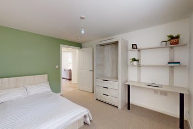 2 bed house, Yalta Court, Woodhouse, Leeds, LS29AG - Image 1