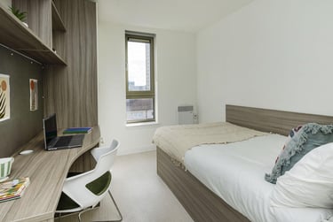 Platinum Two Bed Apartment at Foundry Courtyard, 214 Kennedy Street, Glasgow Caledonian University, Glasgow, G40DB - Image 3