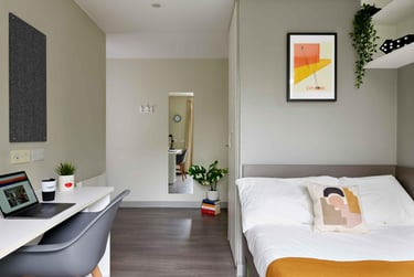 standard En-suite at Saw Mill, King's Mill Lane, City Centre, Huddersfield, HD13AN - Image 5