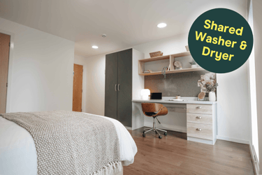 Platinum En Suite (High Floors, Washer/Dryer) - Image 1