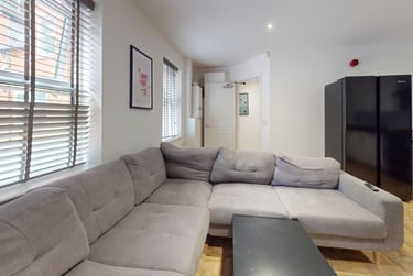 6 bed house, Lenton Boulevard, Lenton, Nottingham, NG72ET - Image 2