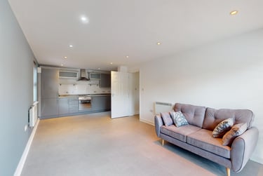 2 bed house, St Ann's Court, Kirkstall, Leeds, LS53LF - Image 2