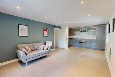 2 bed house, St Ann's Court, Kirkstall, Leeds, LS53LF - Image 1