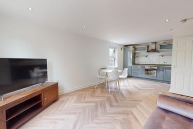 2 bed house, St Ann's Place, Kirkstall, Leeds, LS53LF - Image 1