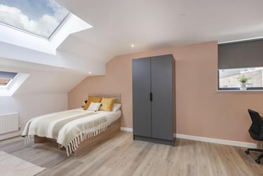 Sky Light Plus Studio at Headrow Court, Park Cross Street, Hyde Park, Leeds, LS12QJ - Image 3