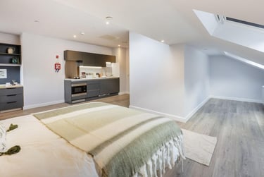 Sky Light Plus Studio at Headrow Court, Park Cross Street, Hyde Park, Leeds, LS12QJ - Image 4