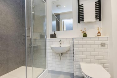 Sky Light Plus Studio at Headrow Court, Park Cross Street, Hyde Park, Leeds, LS12QJ - Image 6