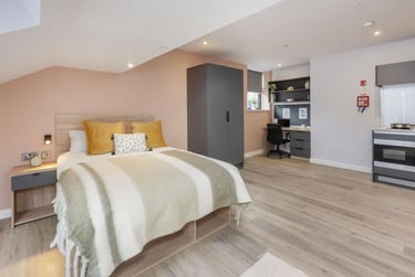 Sky Light Plus Studio at Headrow Court, Park Cross Street, Hyde Park, Leeds, LS12QJ - Image 1