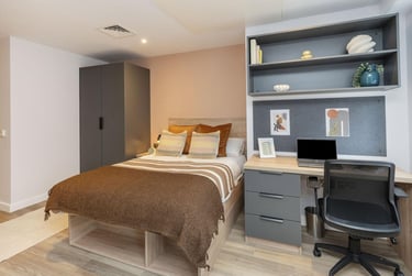 Deluxe Studio at Headrow Court, Park Cross Street, Hyde Park, Leeds, LS12QJ - Image 1