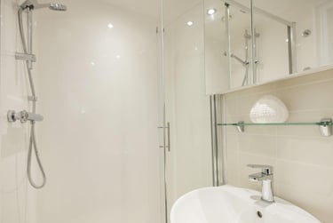 Top Floor Classic Studio at Waterloo House, Fawcett Street, City Centre, York, YO104GB - Image 5