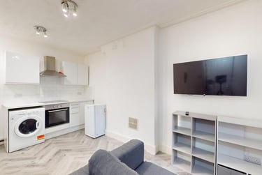 1 bed house, Wilmslow Road, Fallowfield, Manchester, M203NA - Image 1