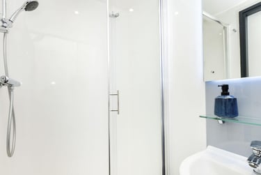 Penthouse Premium Studio at Innovo House, 60 Devon Street, Low Hill, Liverpool, L38AJ - Image 4